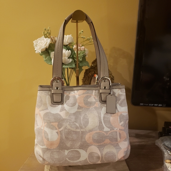 NWT! Coach Soho Signature Optic Linen North South Tote (Retail $378) - Picture 13 of 16